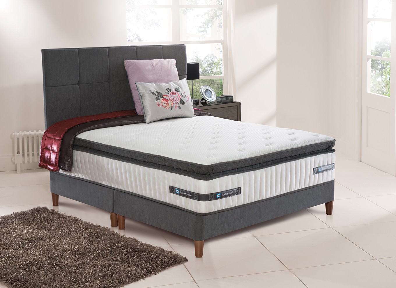 4`6 Double Sealy Sotheby Pocket Spring Divan Bed with Legs