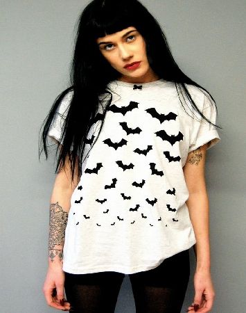 Alice Takes A Trip Batty About You Collar T-Shirt - Size: M `SP T6