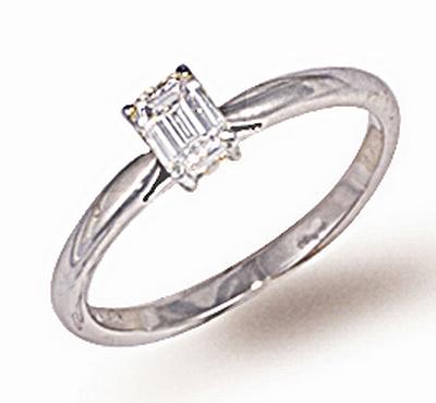 18 Carat Gold Diamond Engagement Ring (402)