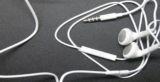 GENUINE Apple Handsfree Headphone / Earphones With Remote Mic / For iPhone 4S / 4 / 3G / 3GS S / Touch / iPOD Classic / Nano / Shuffle