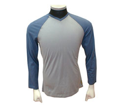 V-neck long sleeved raglan t-shirt