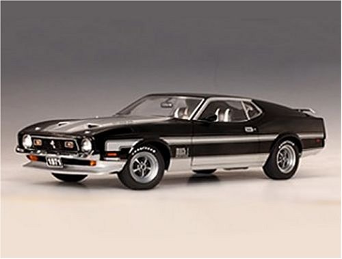 Diecast Model Ford Mustang Mach 1 (1971) in Black (1:18 scale)