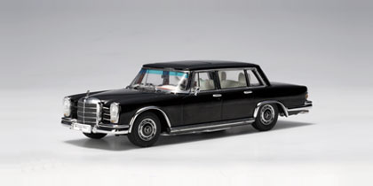 AUTOart Mercedes-Benz 600 SWB in Black