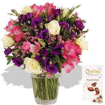 Deluxe Jolie and Chocolates - flowers