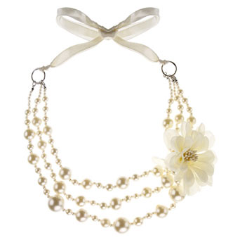 Cream corsage ribbon necklace