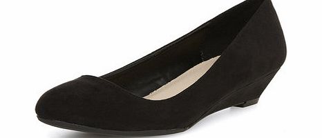 Dorothy Perkins Womens Black suedette low wedge court shoes-