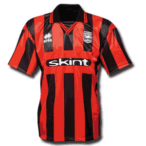 errea-01-02-brighton-%26-hove-albion-away-shirt.gif