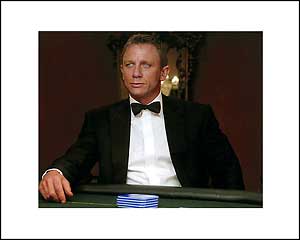 Daniel Craig as James Bond unsigned 8x10