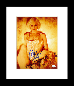 FamousRetail Gwen Stefani signed 8x10