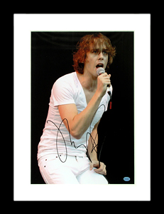 FamousRetail Johnny Borrell signed 12x16and#39;and39; photo