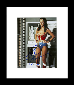 Lynda Carter - Wonder Woman - signed 8x10and#39;and39; photo