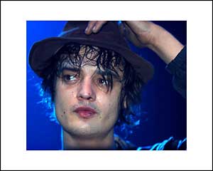 FamousRetail Pete Doherty unsigned 10x8 photo