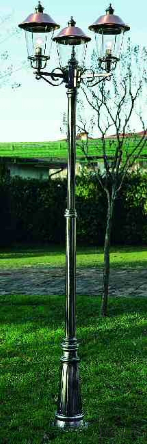 Franklite Cast aluminium 3 light lamp-post in satinblack with silver highlights.