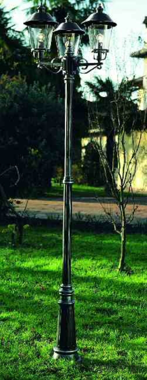 Franklite Trenton Cast aluminium 3 light lamp-post in satin black with clear polycarbonate lenses