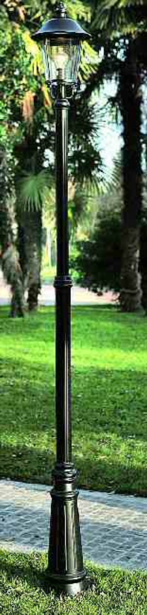 Franklite Trenton Cast aluminium lamp-post in satin black with clear polycarbonate lens