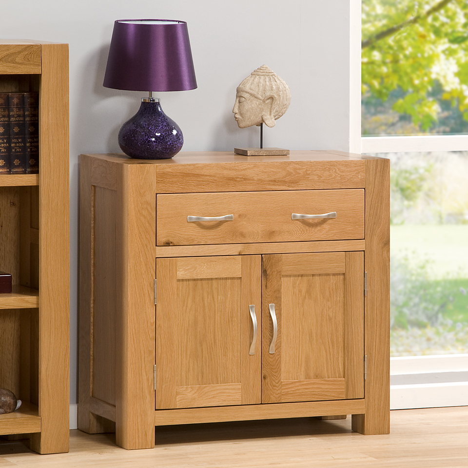 Gardens and Homes Direct Chepstow Oak Single Drawer Sideboard