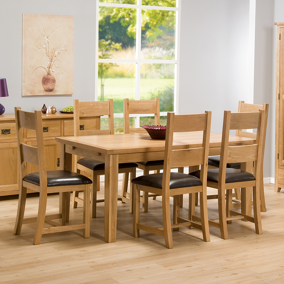 Gardens and Homes Direct Stirling Oak 1.6m Extending Dining Table