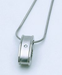 Hot Diamonds Silver pendant set with a single brilliant full cut diamond