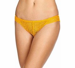 Yellow low-waist floral lace briefs