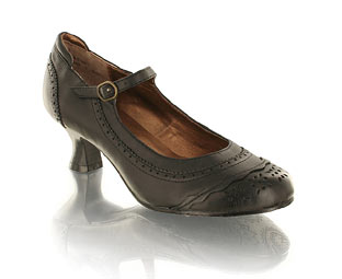 Court Shoe With Brogue Detail