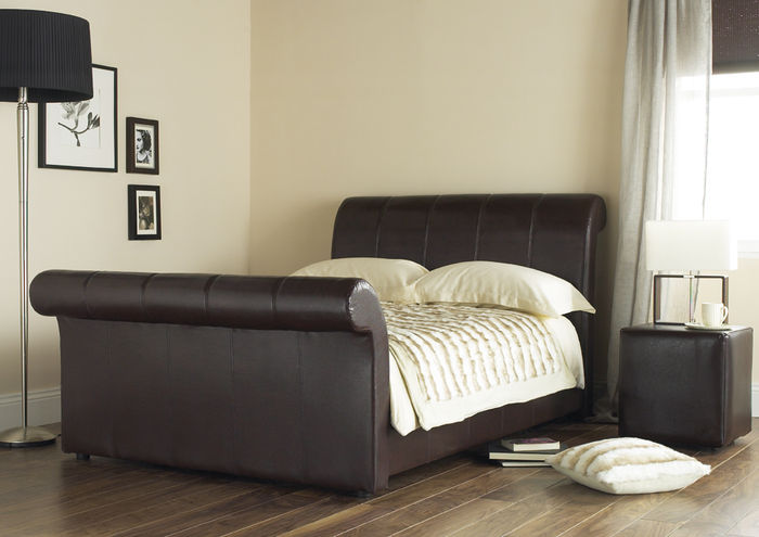 Shanghai 4ft 6 Double Leather Bed