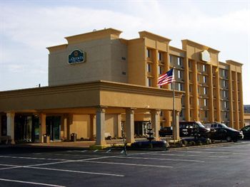 Inn & Suites Indianapolis South