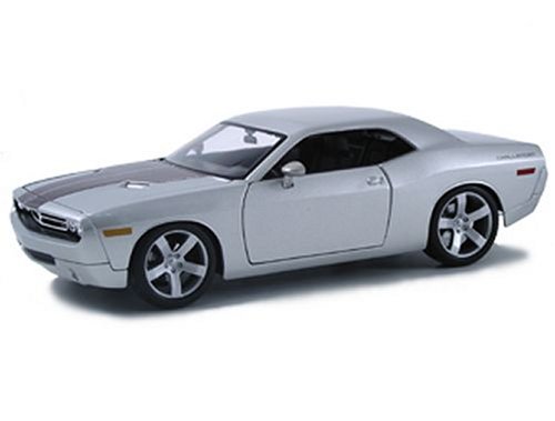 Maisto Diecast Model Dodge Challenger Concept (2006) in Silver (1:18 scale)