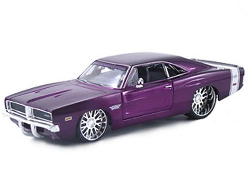 Maisto Diecast Model Dodge Charger Pro Rodz (1969) in Metallic Purple (1:24 scale)