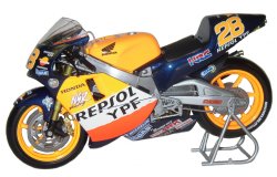 Minichamps 1:12 Scale Honda NSR 500 GP Bike Repsol YPF Honda 2001 - Alex Criville