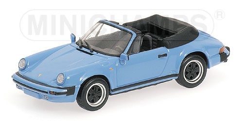 Porsche 911 Carrera convertible 1983 in Blue