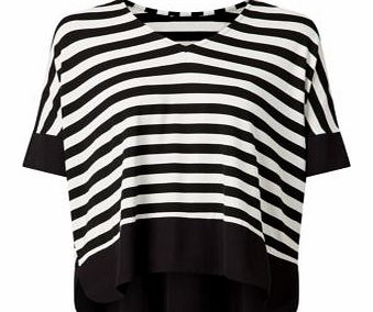 New Look Monochrome V Neck Stripe T-Shirt 3285363