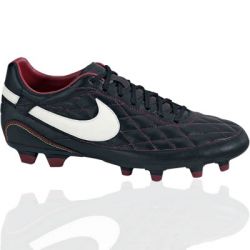Nike Ronaldinho Dois Firm Ground Football Boots.