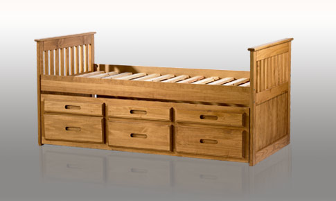 Pine Captainand#39;s bed