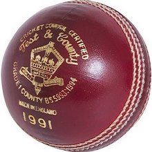 Readers Test and County Cricket Ball