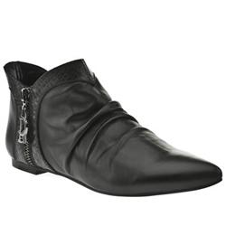Female Aggy Leather Upper Casual in Black