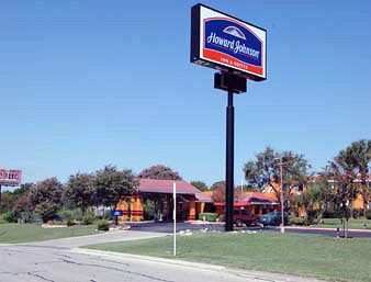 Howard Johnson Inn & Suites San Antonio