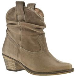 Schuh Female Gily Western Slouch Leather Upper Casual in Natural