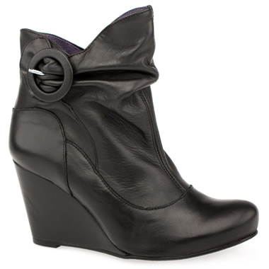 Schuh Pansy Buckle Wedge Ankle Boot