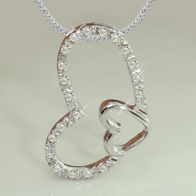 This is a beautifully crafted diamond heart pendant.It is comprised of 20 beautiful brilliant cut