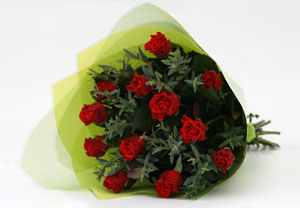Unbranded 12 Red Roses with Free Chocolate Collection