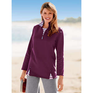 2-in-1 effect fleecy sweatshirt. a striped panel showing under the zipped collar gives the illusion 