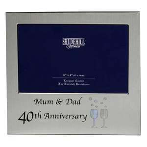 This wonderful Mum and Dad 40th Anniversary photo frame makes a great sentimental thoughtful keepsak
