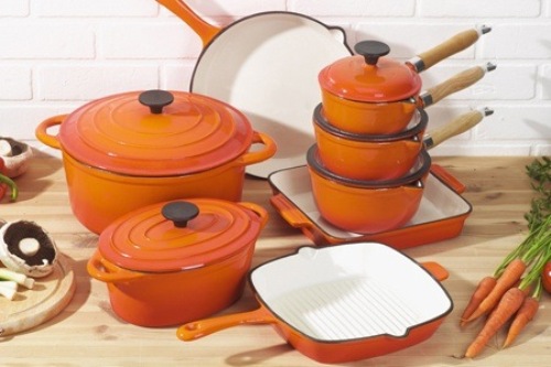 Cast iron cooking potsSuitable for use on gas, ceramic, electric, induction, halogen cooker tops and ovensOrangeThese heavy duty cast iron kitchen pots and pans are designed to heat food evenly for maximum taste. Enamelled interiors make stuck-on foo