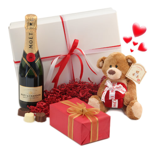 Who could resist such a romantic gift. Gorgeously romantic gift selection presented in a lovely whit