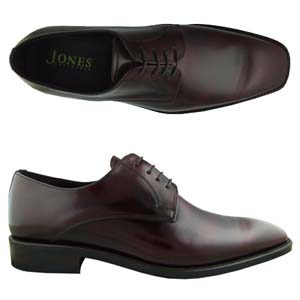 A 4 eyelet Derby from Jones Bootmaker. Features a classic look with a leather sole and rubber heel. 