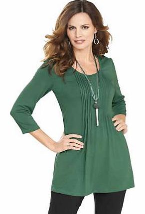 This smooth jersey tunic with three-quarter length sleeves flows beautifully, thanks to the stand-up piping along the bottom of the rounded neckline. Alessa W. Tunic Features: Three-quarter sleeves Washable 95% Viscose, 5% Elastane Length 74 cm (29 i