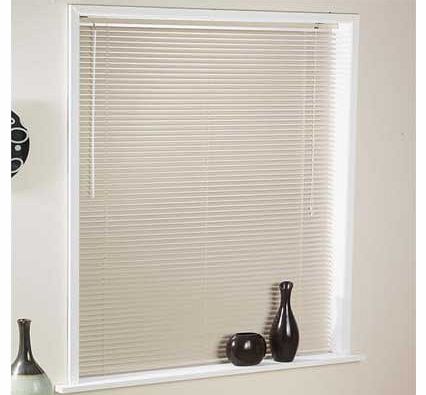 This aluminium venetian blind features a 25mm slat and automatic cord lock with wand tilt rod. It includes metal headrail. child safety cleat. fittings and instrunctions. Tested and safe to the 2014 blind safety standards BS EN 13120. Aluminium. Auto