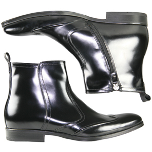 A formal boot from Jones Bootmaker. With zip fastening, pull up tab to aid fit and stylish shaped to