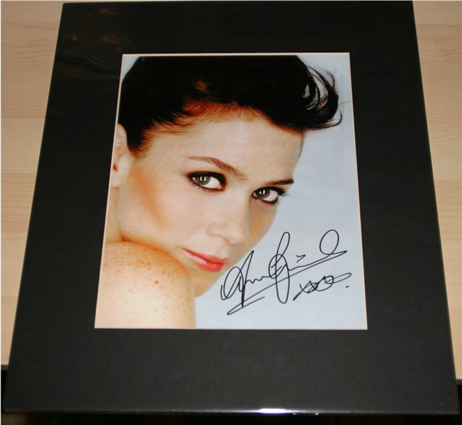 Lovely signed photograph of Anna Friel - professionally mounted to a total size of 14 x 12 inches