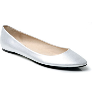 Pointed toe, ballerina style flat pump. Versatile and stylish, the Avenice shoe is ideal to complete